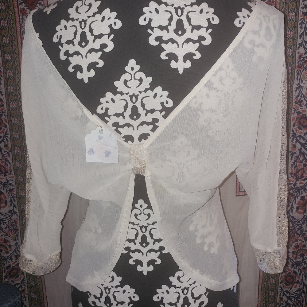 🇺🇸EUC· sheer bow metallic gold ivory 3/4 top